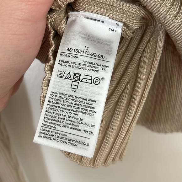 Banana Republic scoop back sweater - Picture 10 of 10